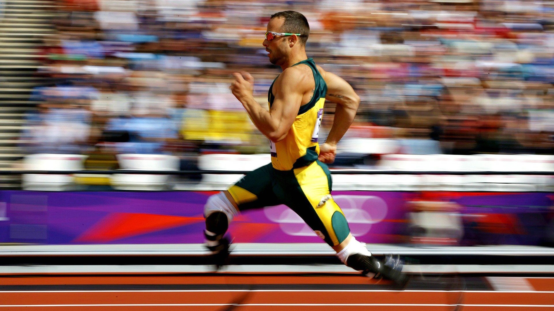 焦点战詹姆斯破质疑，雷霆团队篮球轻取北京队