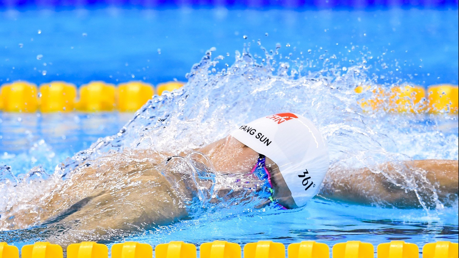 76人鏖战四川队，高诗岩统治全场，一场跨越篮球文化的对话
