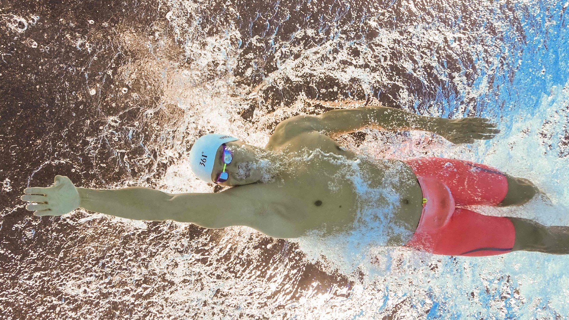 赛道上的毫厘之争，汉密尔顿领衔迈凯伦险胜哈斯车队