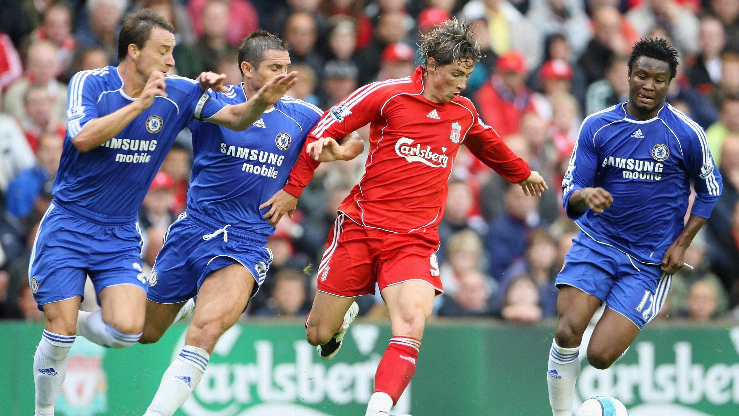 赛道上的毫厘之争，汉密尔顿领衔迈凯伦险胜哈斯车队